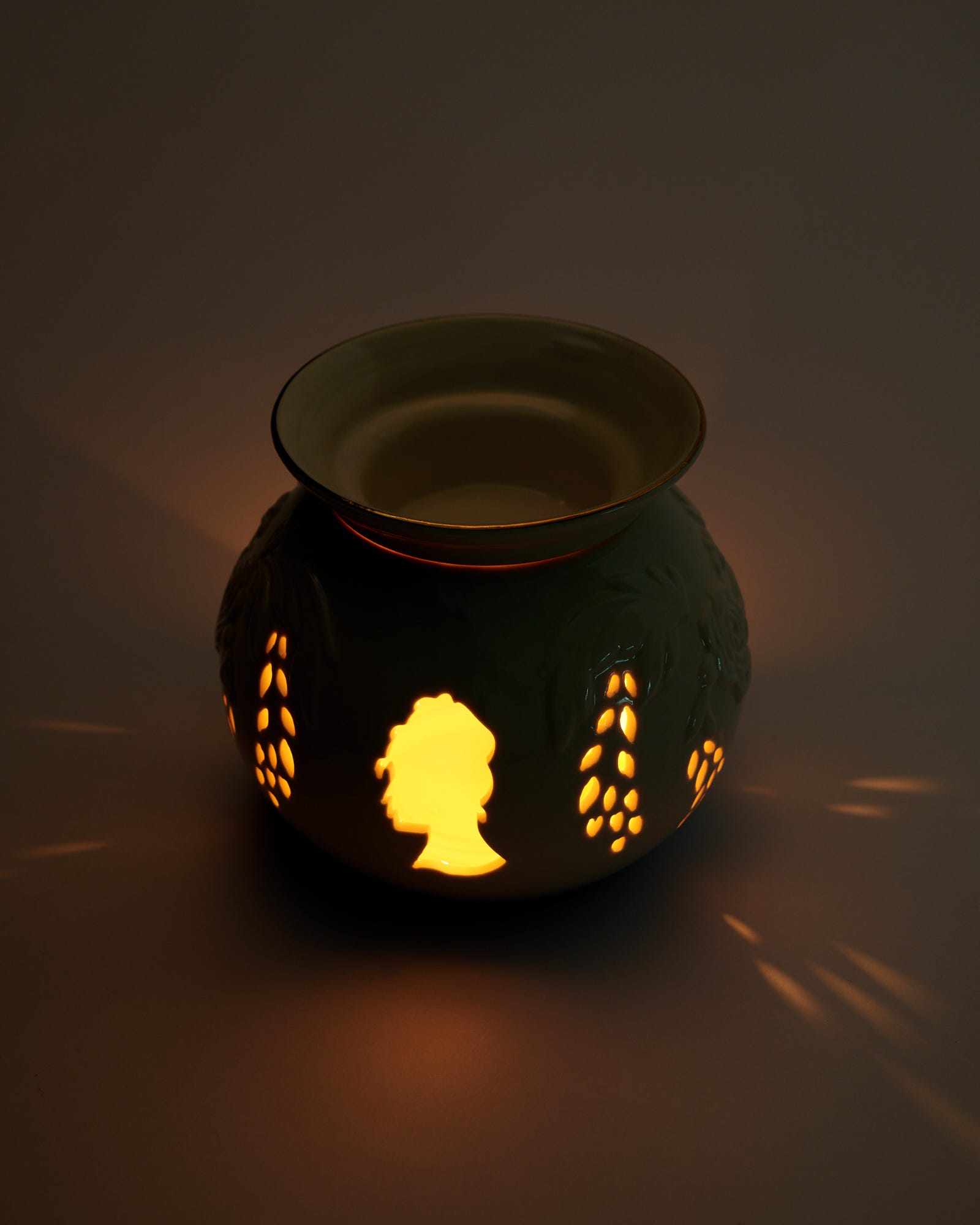 Scandal Ceramic Oil Burner